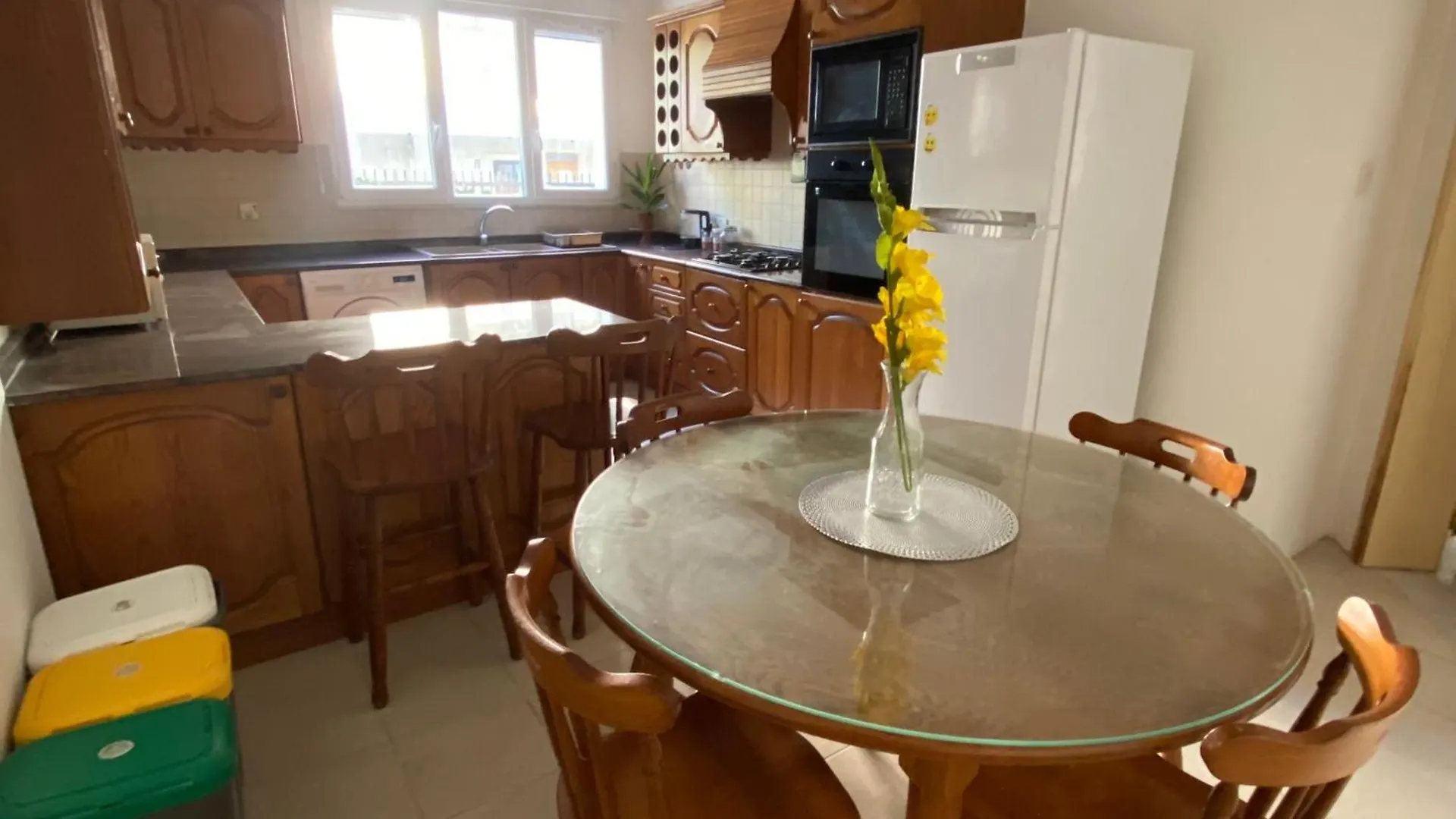 Homestay Bright And Spacious Double Room, Shared Bathroom Saint Julian's Malta