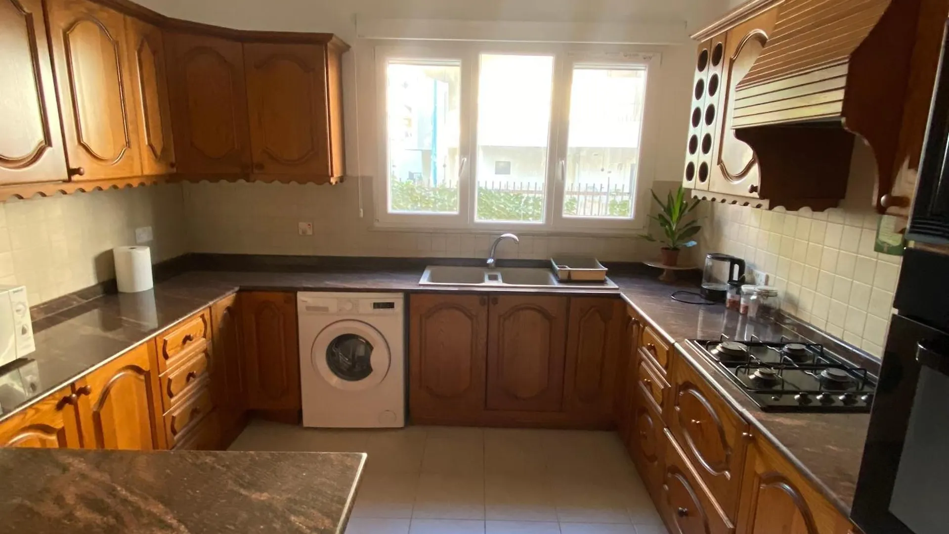 Bright And Spacious Double Room, Shared Bathroom Saint Julian's Homestay