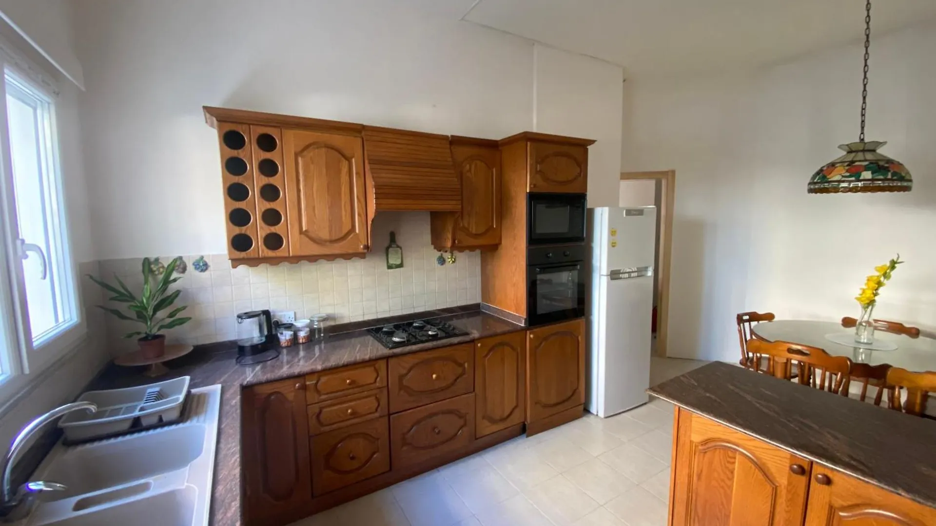 Bright And Spacious Double Room, Shared Bathroom Saint Julian's Homestay